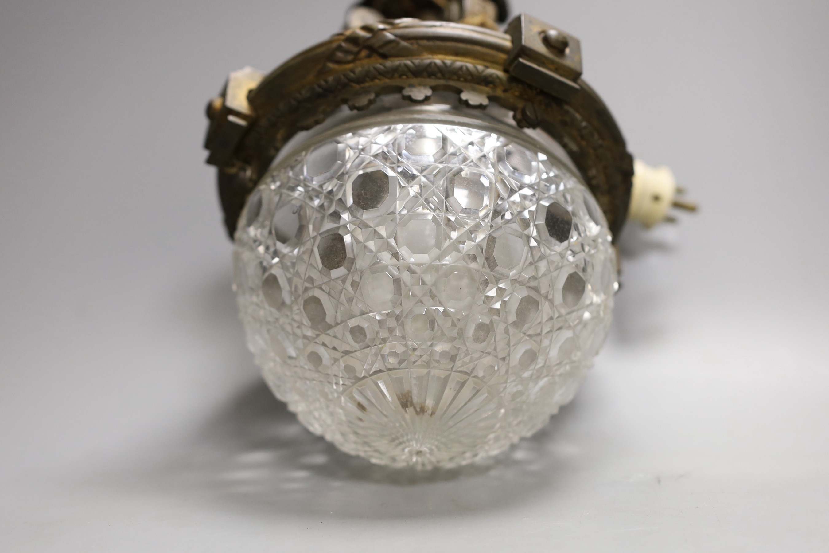 An early 20th century ormolu and cut glass hanging light, 20cm